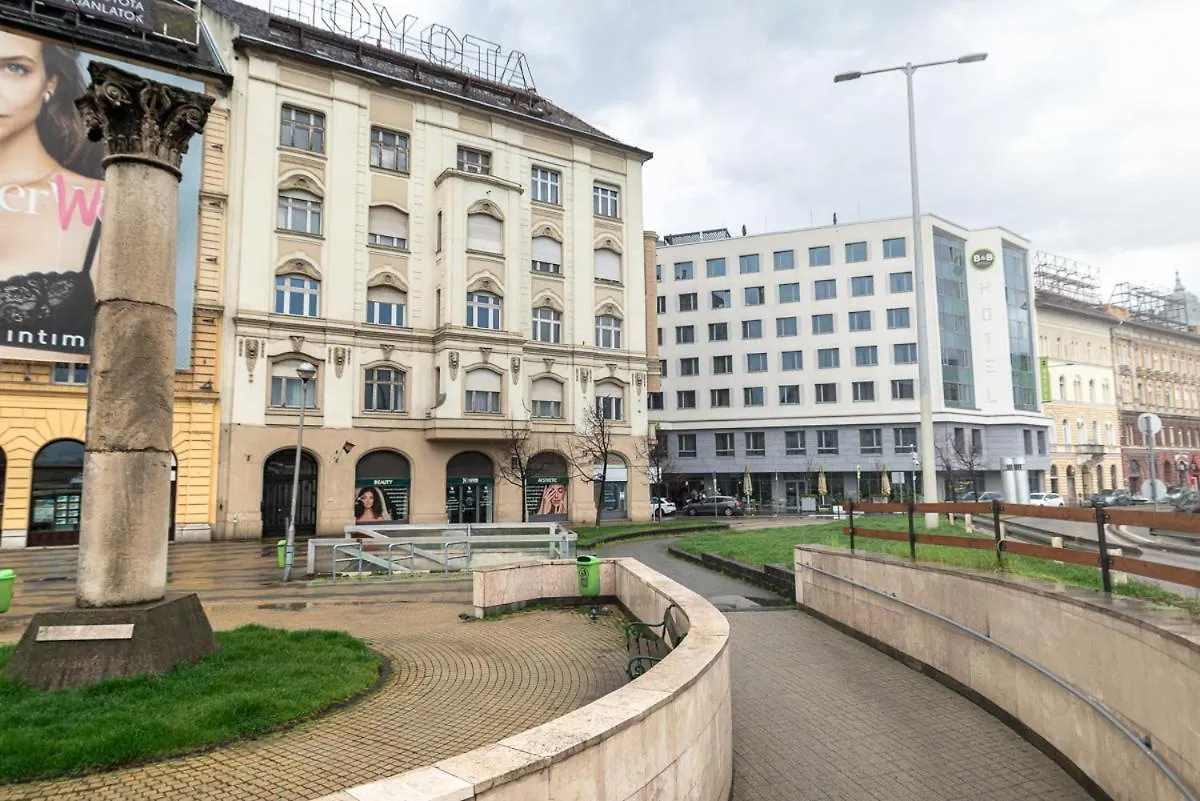 Riversideloft Budapest Apartment